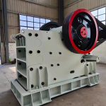 顎式破碎機電機一體化設(shè)計和分體式有什么不一樣？