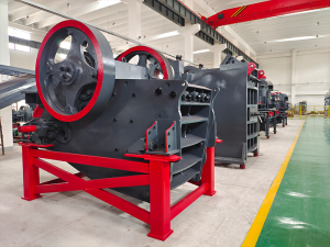 顎式破碎機(jī)正確的運(yùn)行方式和禁止返料的方案